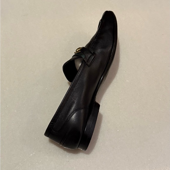 Gucci Black Leather Loafers with Red and Green Accents - Picture 5 of 5
